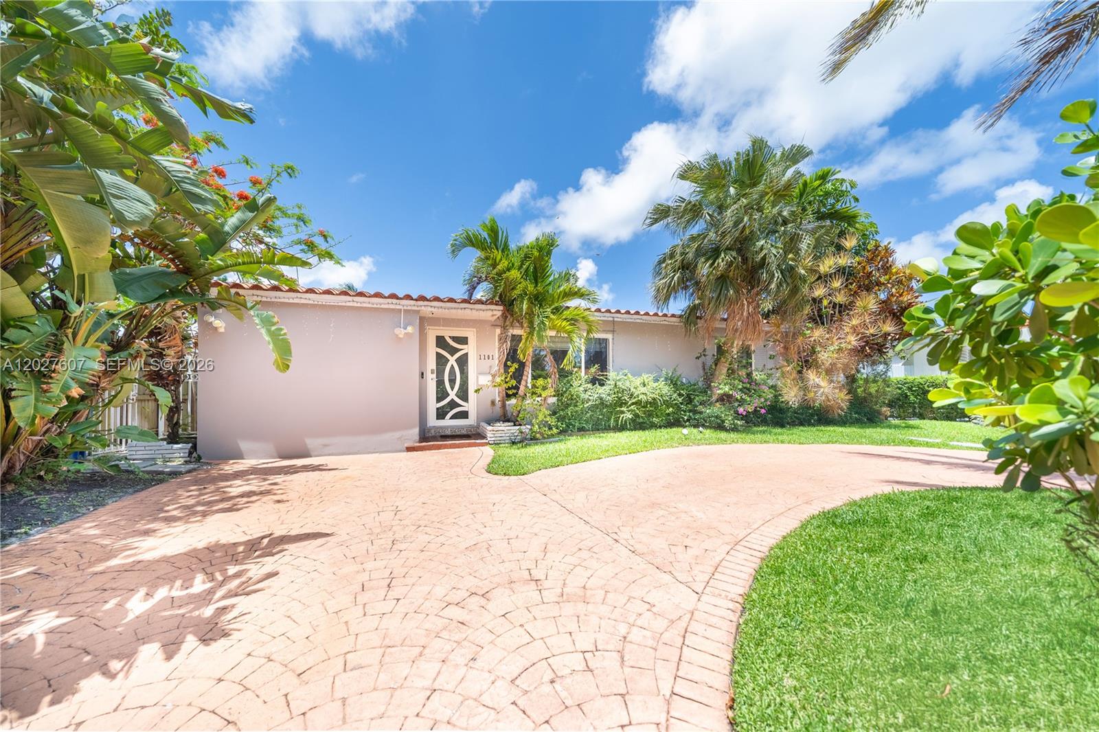 1101 NE 5th St, Hallandale Beach FL 33009