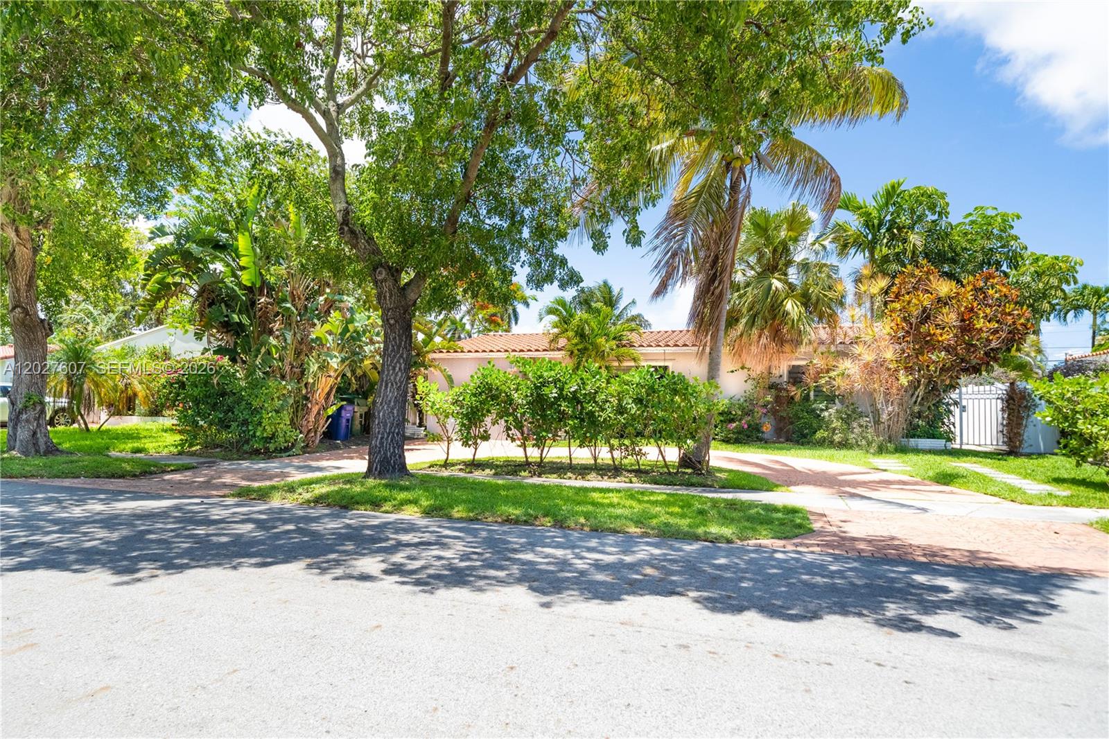 1101 NE 5th St, Hallandale Beach FL 33009