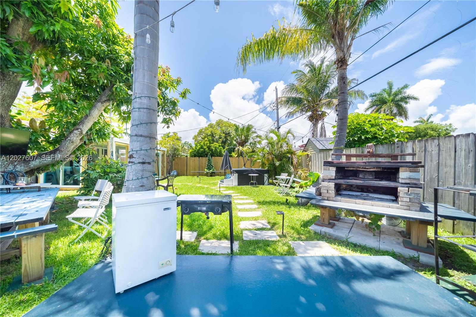 1101 NE 5th St, Hallandale Beach FL 33009