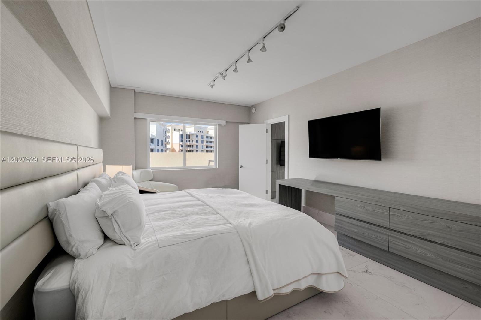 799 Crandon Blvd #PH-8, Key Biscayne FL 33149