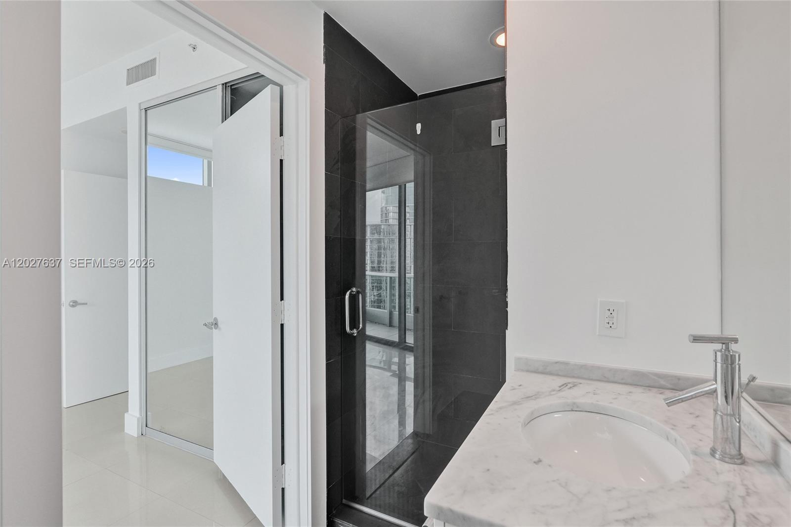 900 Biscayne Blvd #5412, Miami FL 33132