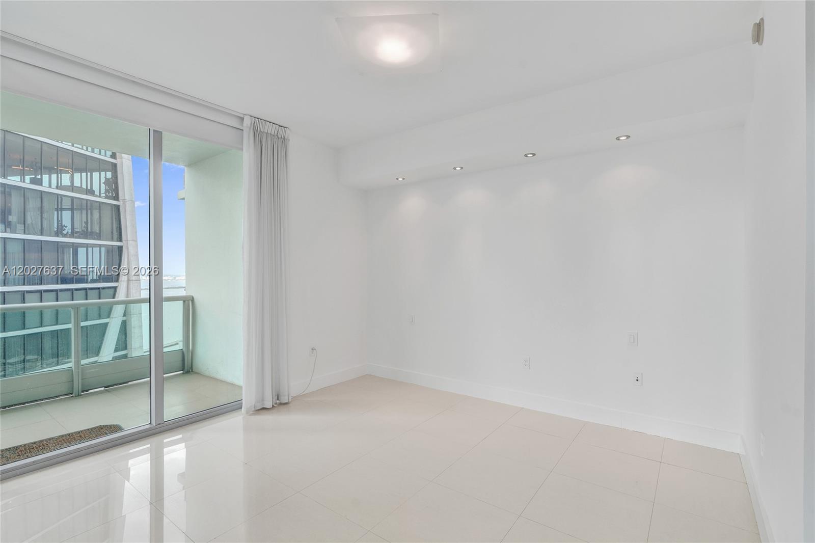 900 Biscayne Blvd #5412, Miami FL 33132
