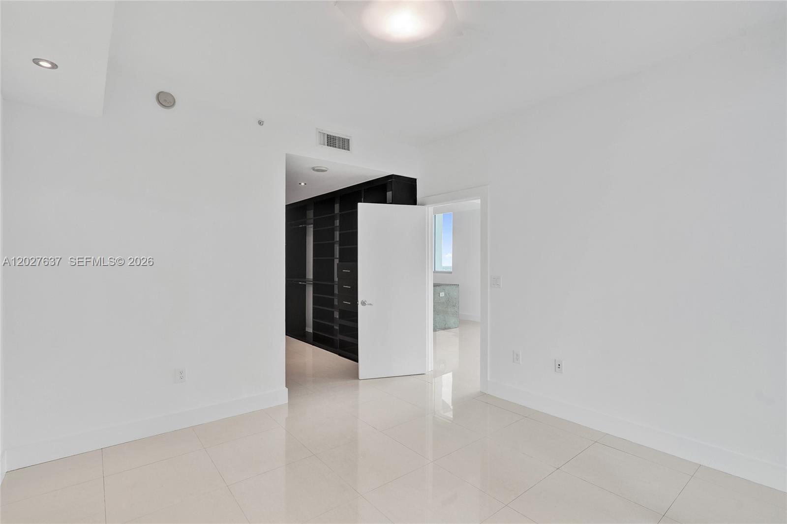900 Biscayne Blvd #5412, Miami FL 33132