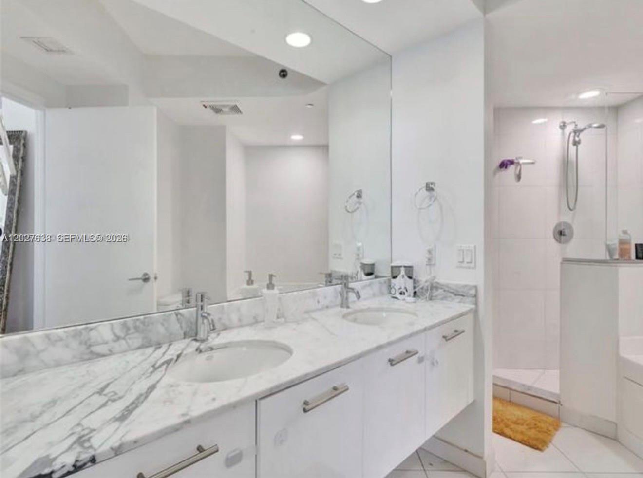 500 Brickell Ave #3910, Miami FL 33131