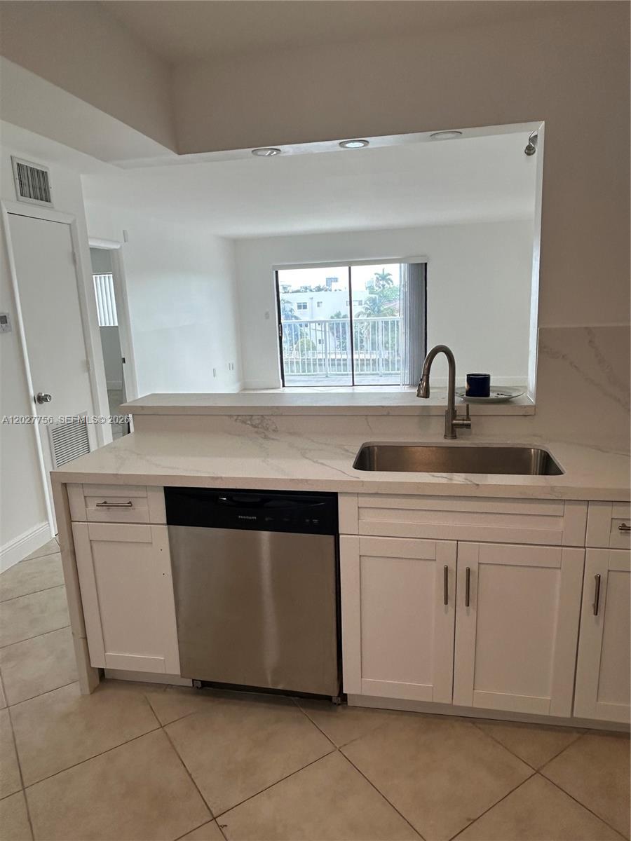 110 S Shore Dr #4E, Miami Beach FL 33141