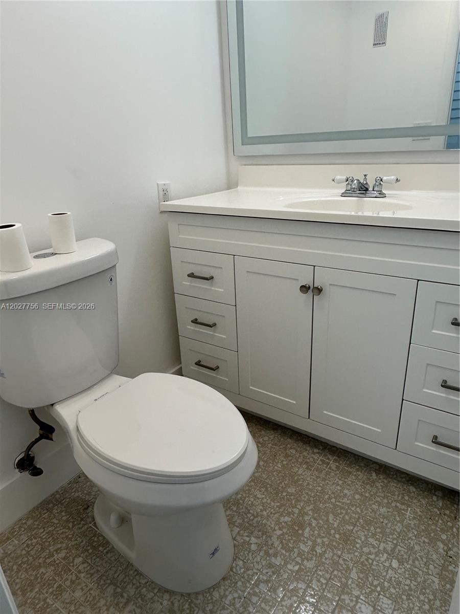 110 S Shore Dr #4E, Miami Beach FL 33141