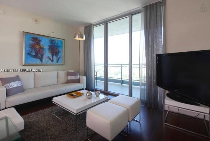 90 SW 3rd St #3807, Miami FL 33130