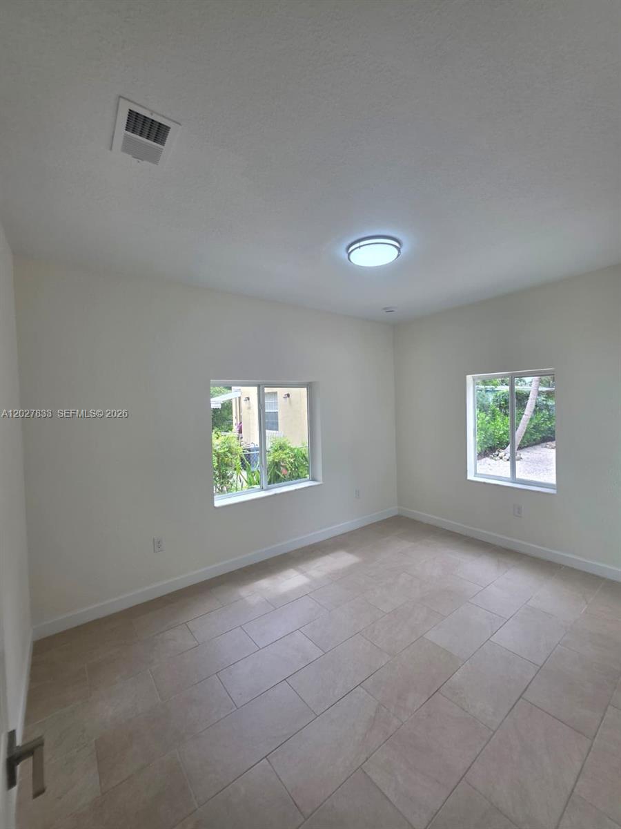 1139 NW 37th St, Miami FL 33127