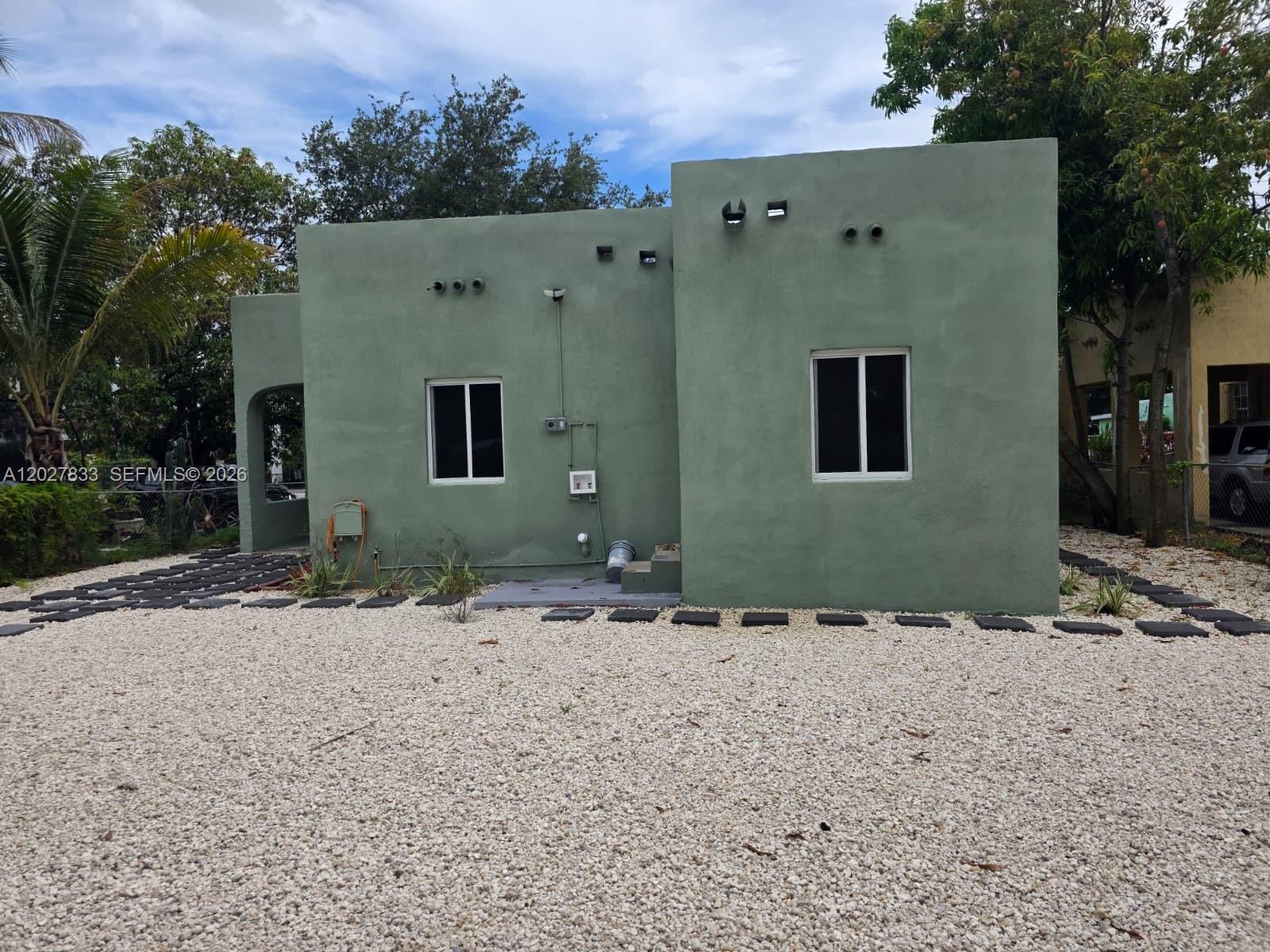 1139 NW 37th St, Miami FL 33127