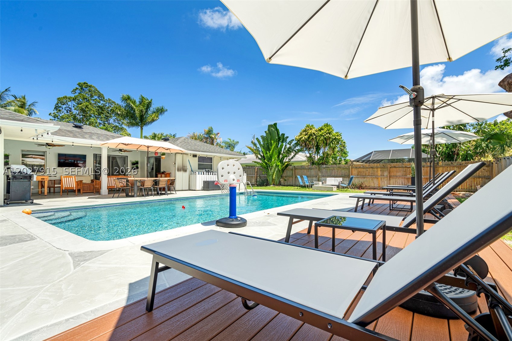 8101 W Lake Dr, Lake Clarke Shores FL 33406