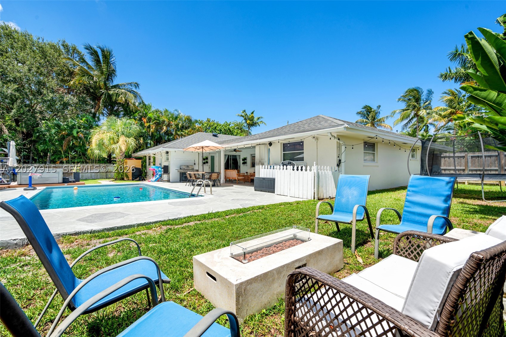 8101 W Lake Dr, Lake Clarke Shores FL 33406