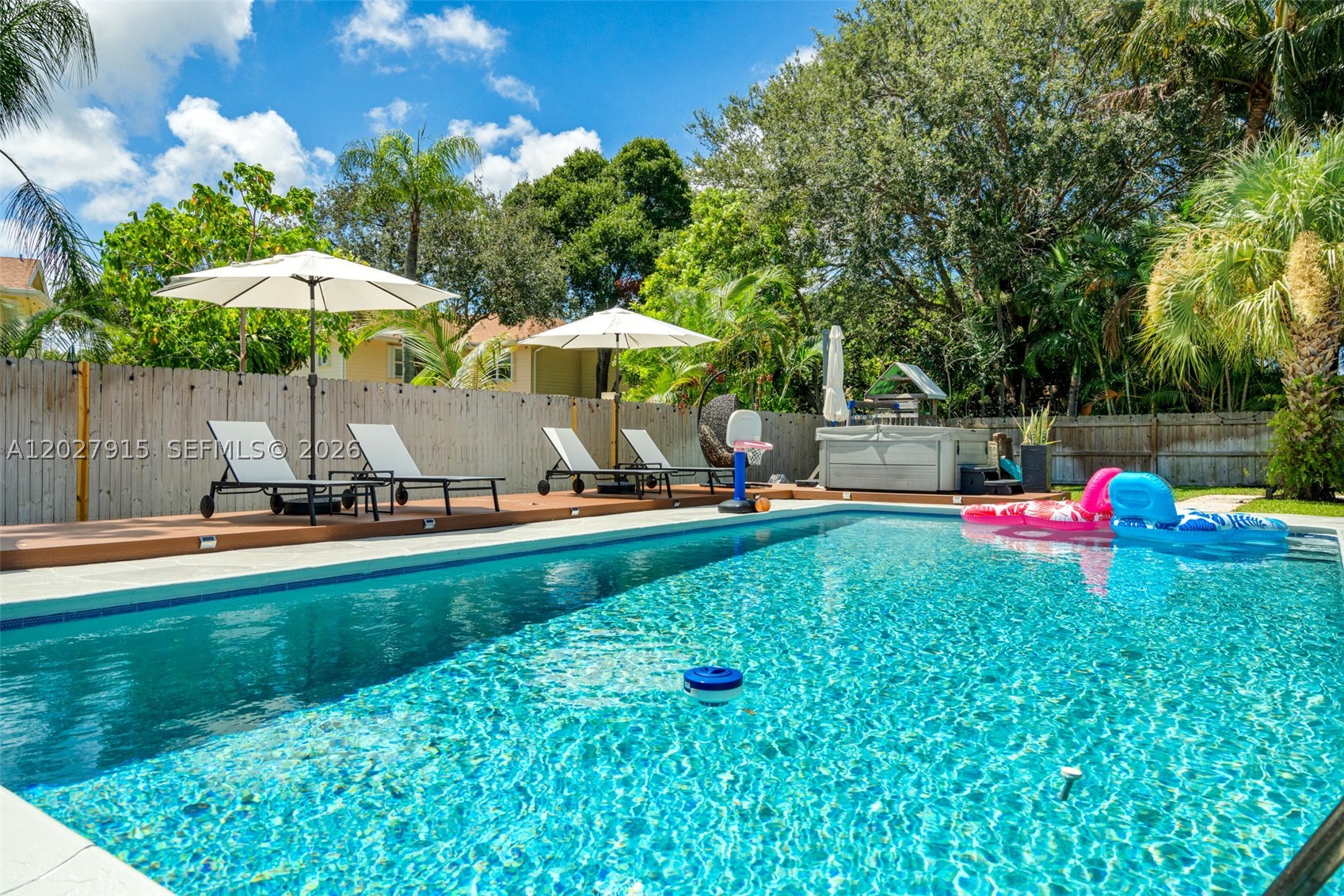 8101 W Lake Dr, Lake Clarke Shores FL 33406