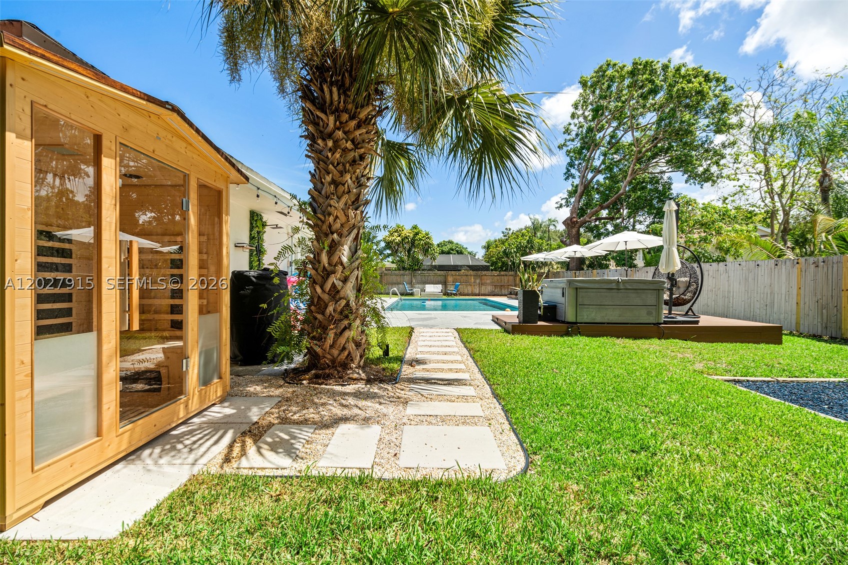 8101 W Lake Dr, Lake Clarke Shores FL 33406
