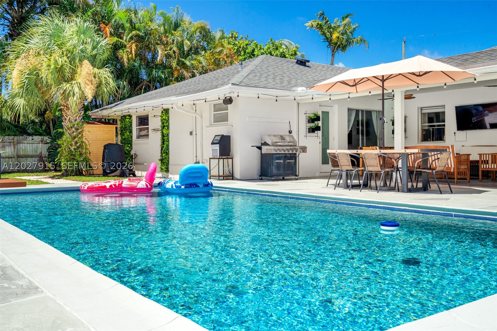 8101 W Lake Dr, Lake Clarke Shores FL 33406