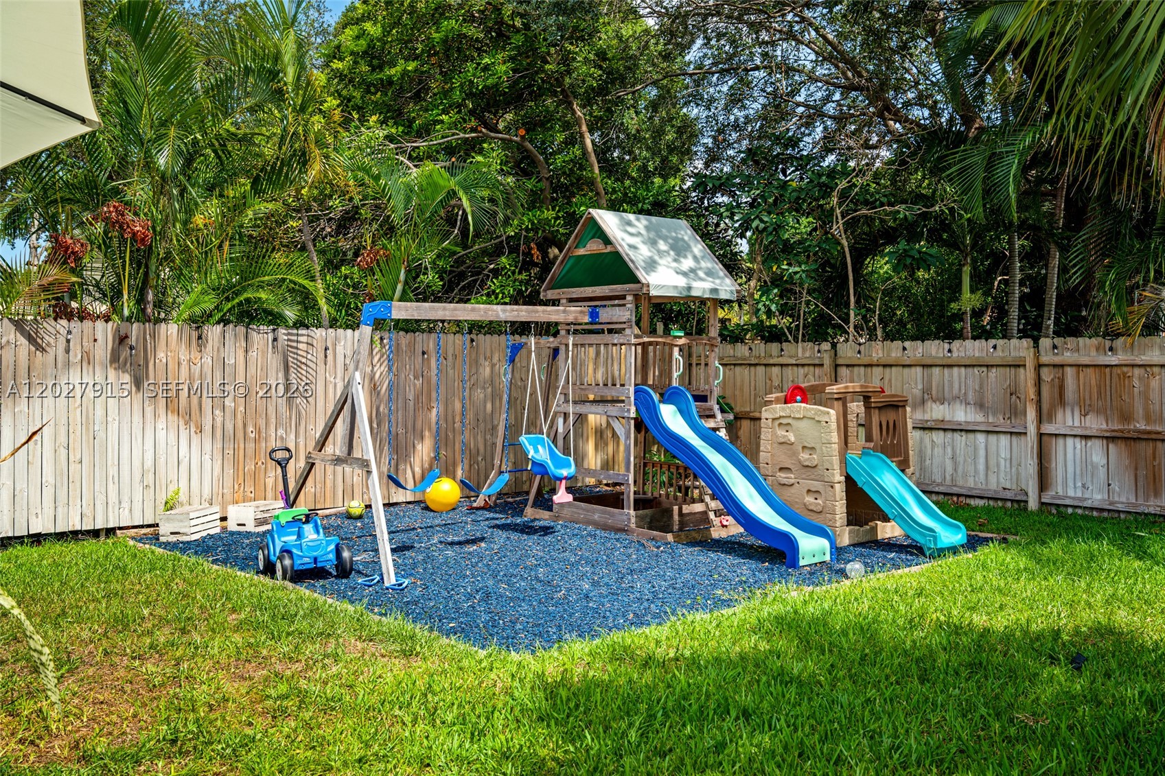 8101 W Lake Dr, Lake Clarke Shores FL 33406