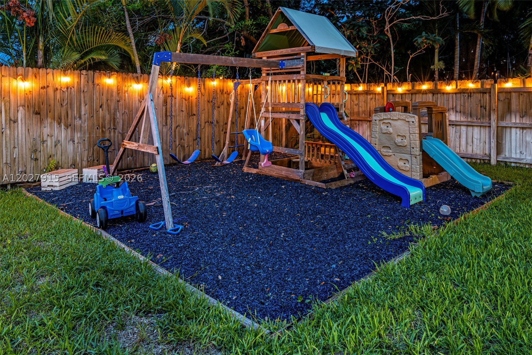 8101 W Lake Dr, Lake Clarke Shores FL 33406