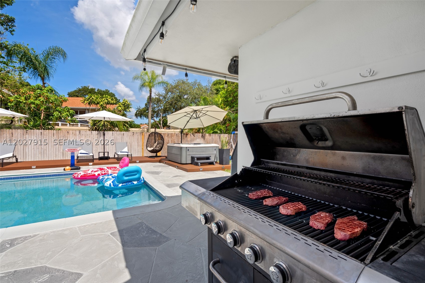 8101 W Lake Dr, Lake Clarke Shores FL 33406