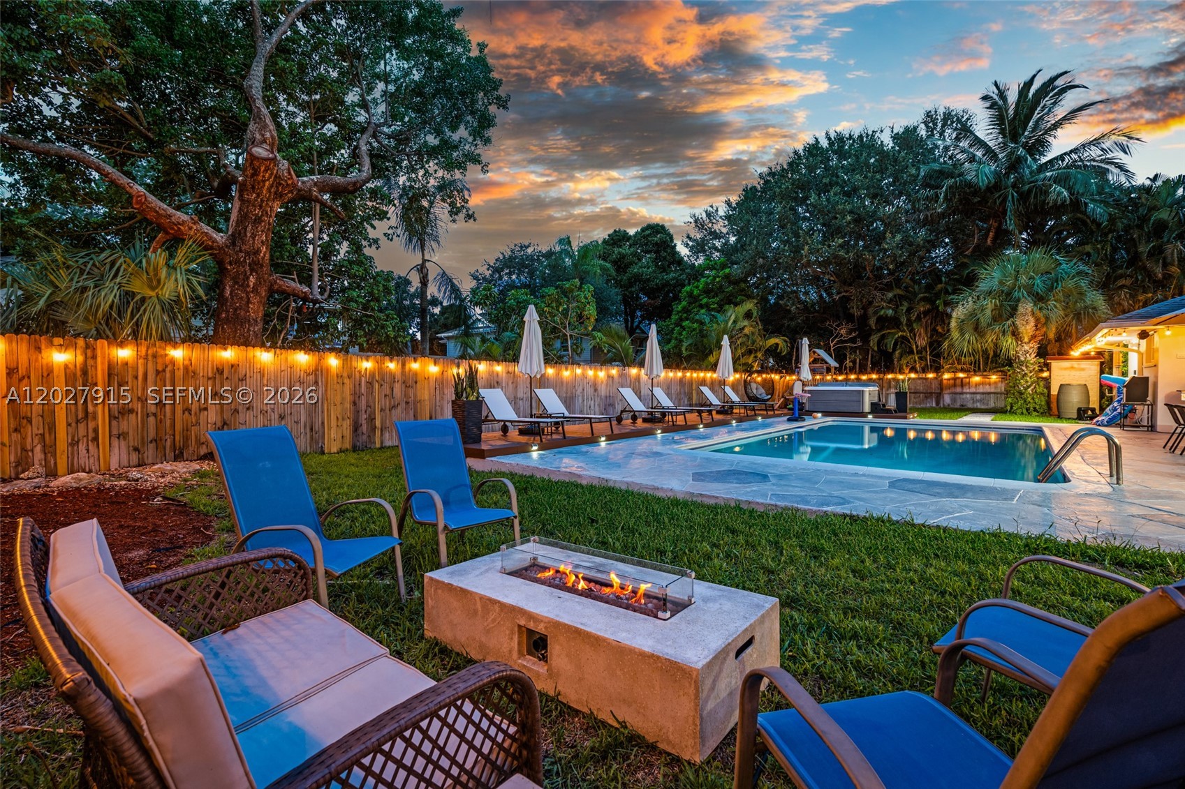 8101 W Lake Dr, Lake Clarke Shores FL 33406