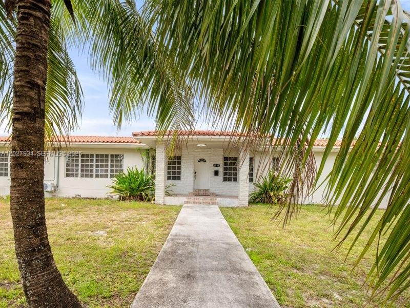 1895 NW 175th St, Miami Gardens FL 33056