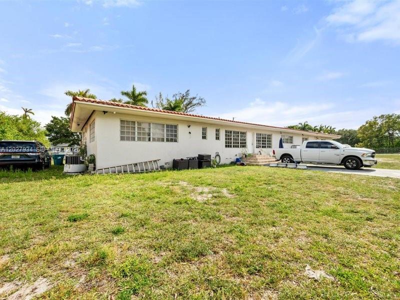 1895 NW 175th St, Miami Gardens FL 33056