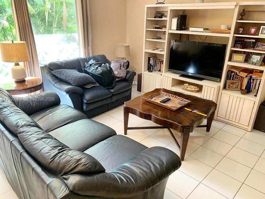 815 Middle River Dr #203, Fort Lauderdale FL 33304