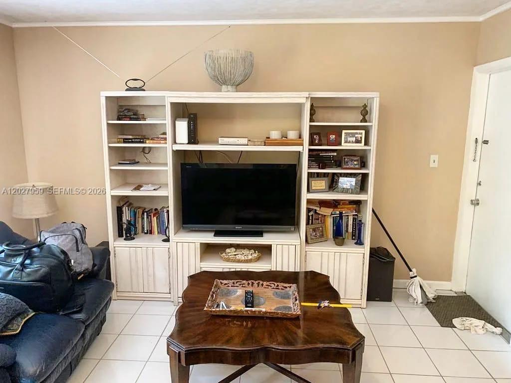 815 Middle River Dr #203, Fort Lauderdale FL 33304