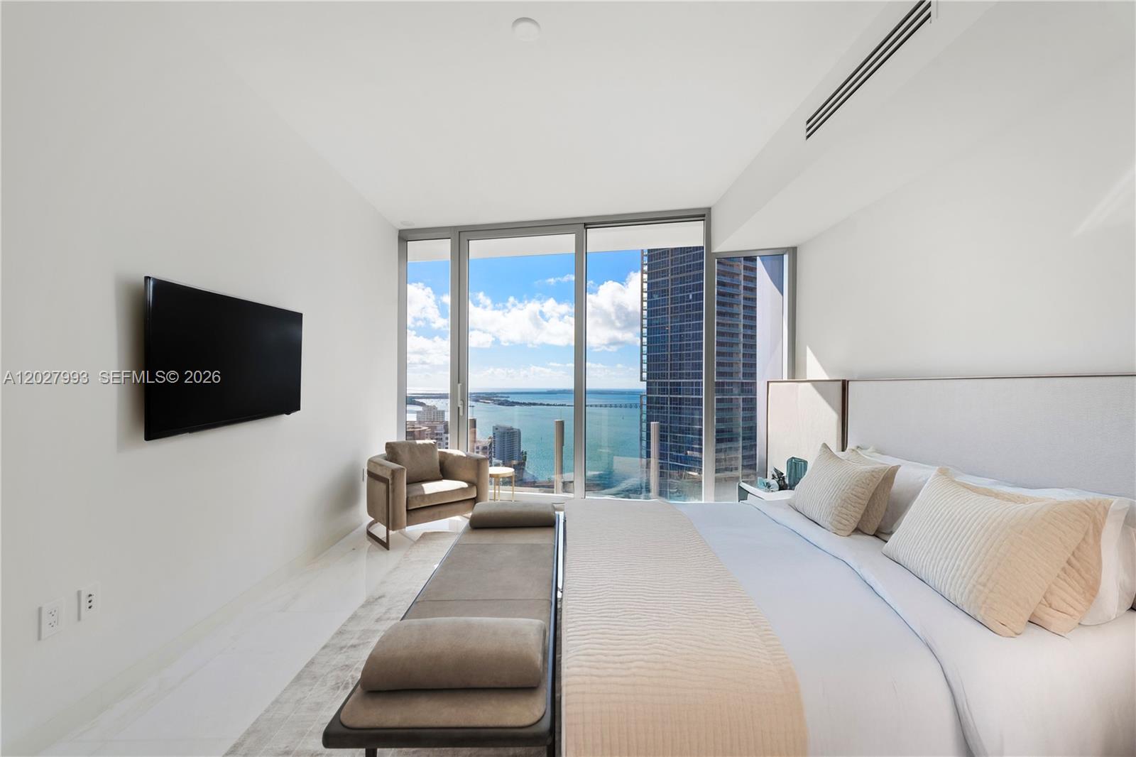 300 Biscayne Boulevard Way #3905W, Miami FL 33131