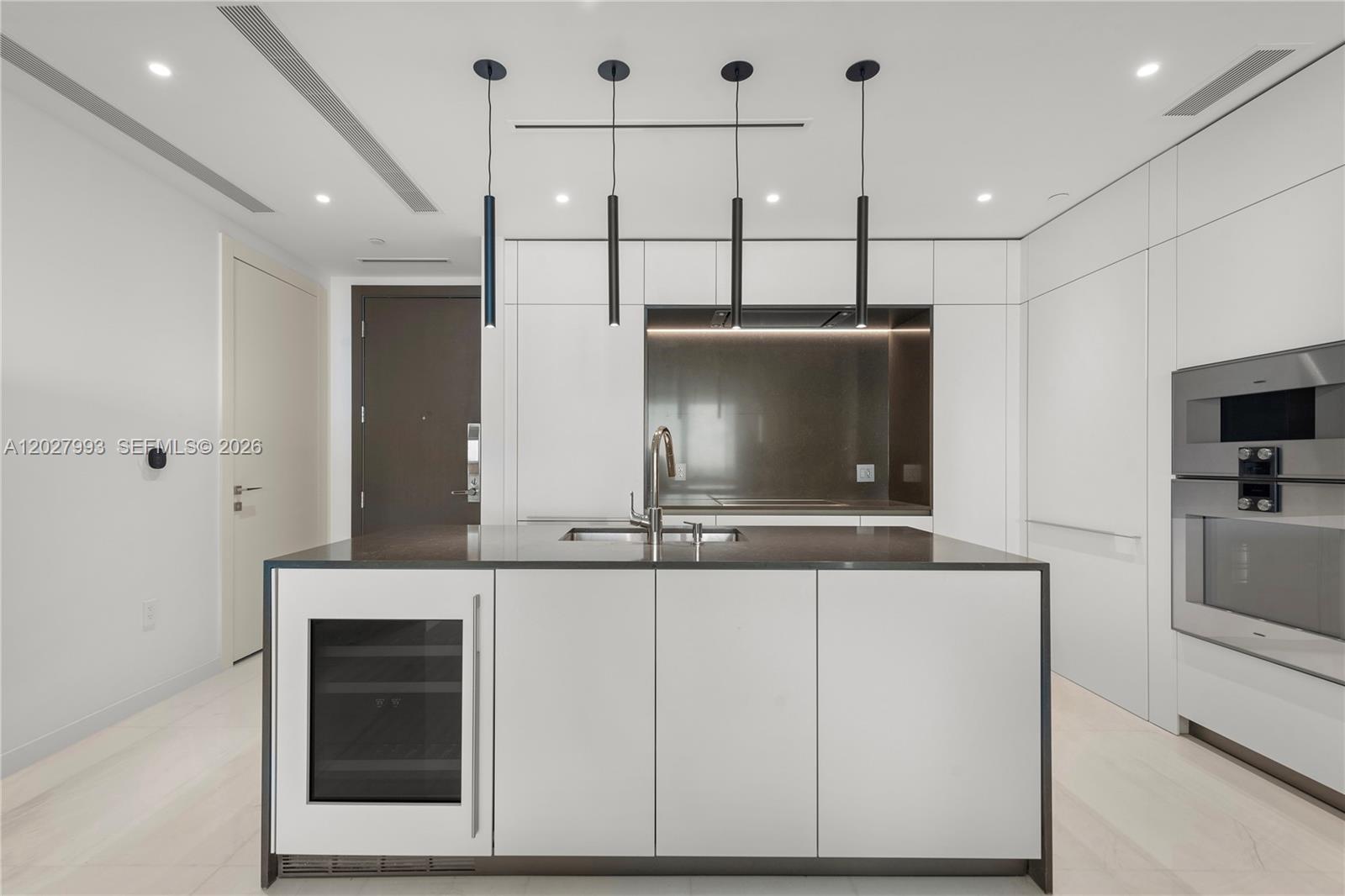 300 Biscayne Boulevard Way #3905W, Miami FL 33131