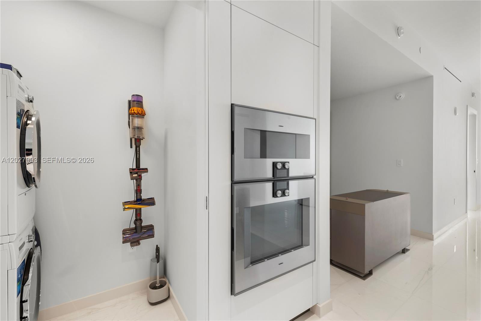 300 Biscayne Boulevard Way #3905W, Miami FL 33131