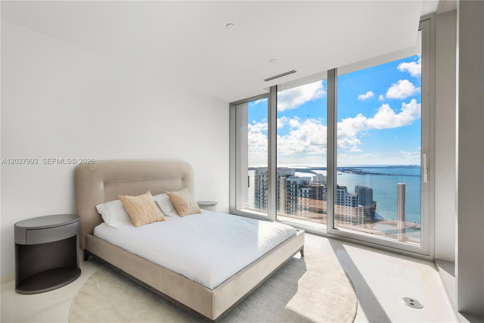 300 Biscayne Boulevard Way #3905W, Miami FL 33131