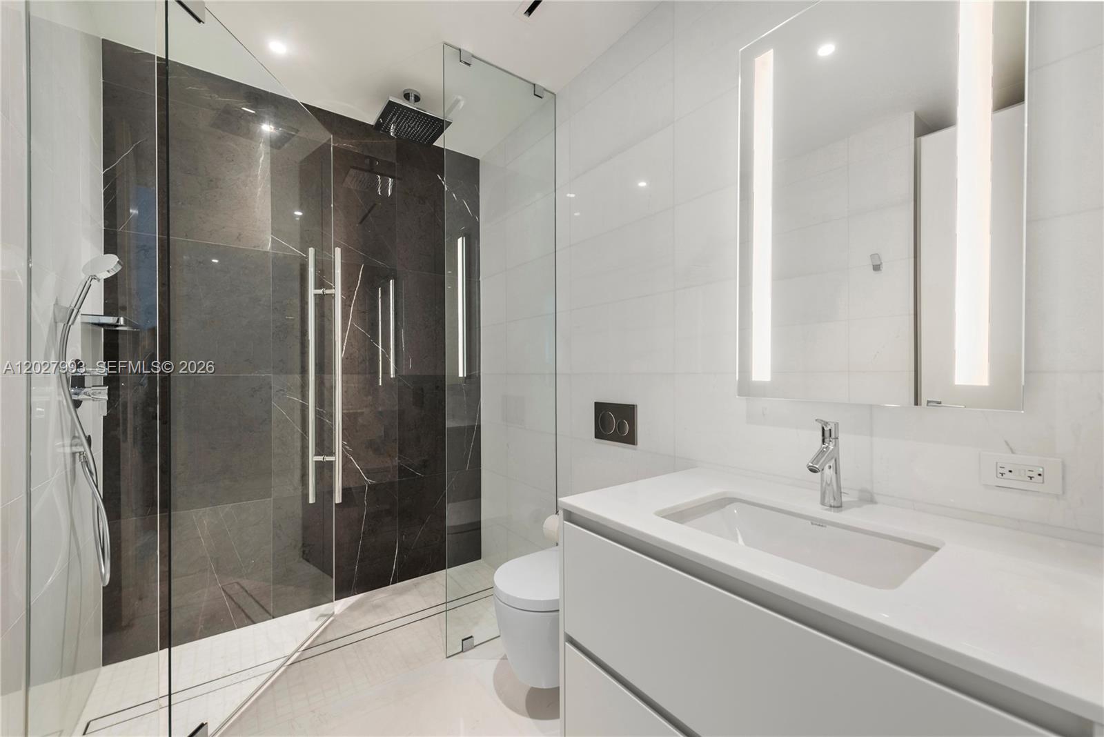 300 Biscayne Boulevard Way #3905W, Miami FL 33131