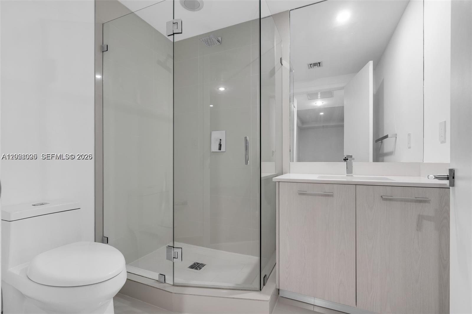 45 SW 9th St #2204, Miami FL 33130