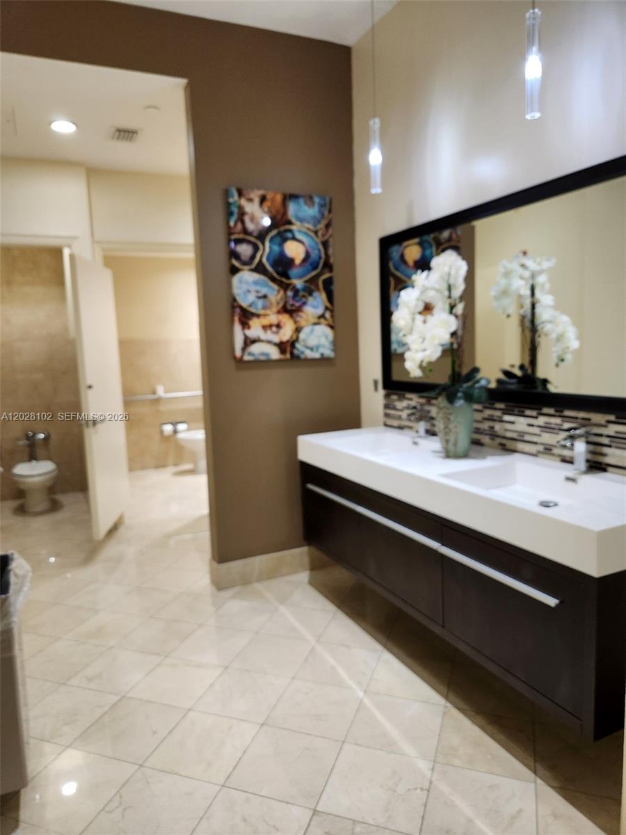 4779 Collins Ave #3504, Miami Beach FL 33140