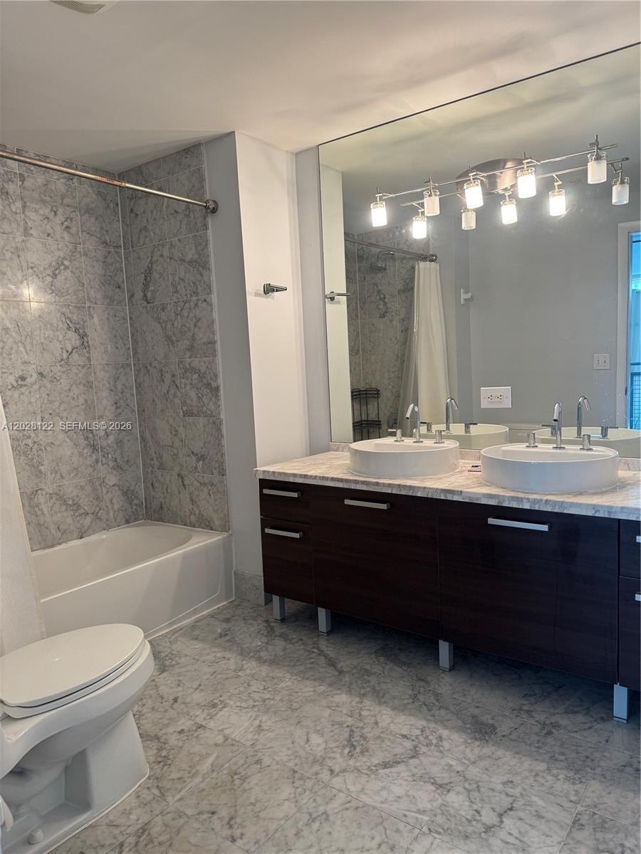 253 NE 2nd St #621, Miami FL 33132