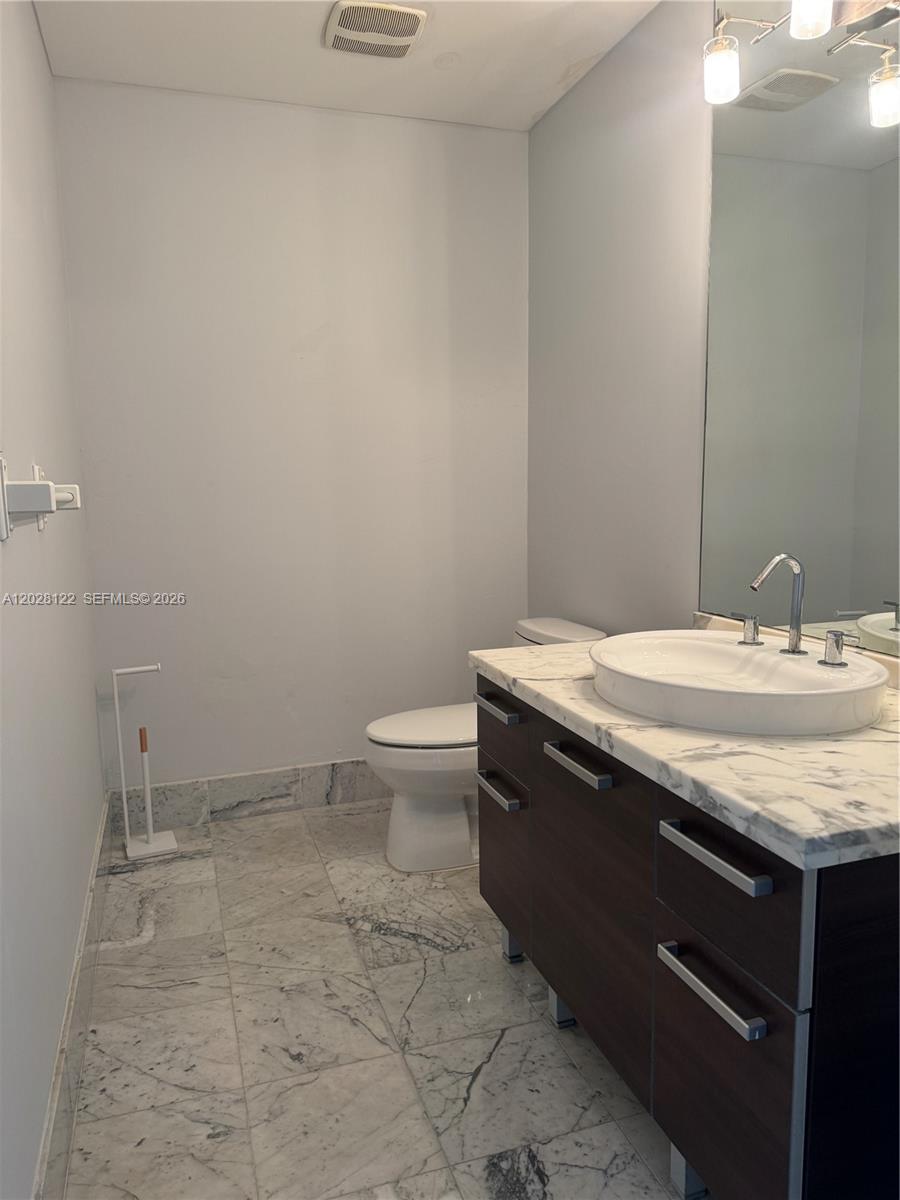 253 NE 2nd St #621, Miami FL 33132