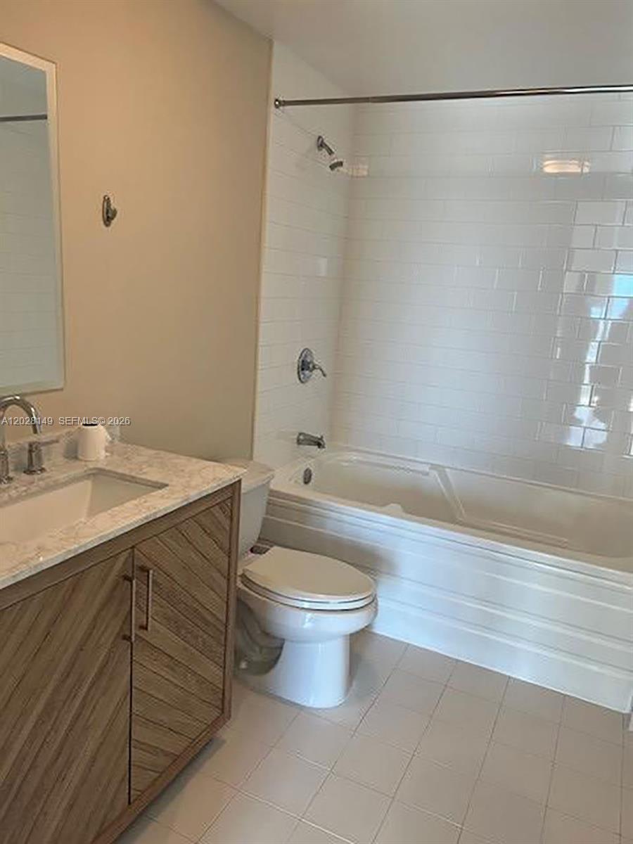 690 SW 1st Ct #PHII24, Miami FL 33130