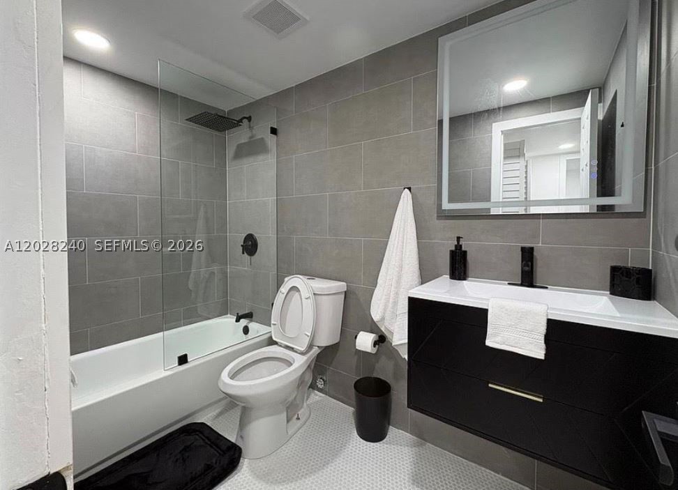 4265 NW south Tamiami Canal dr #211, Miami FL 33126