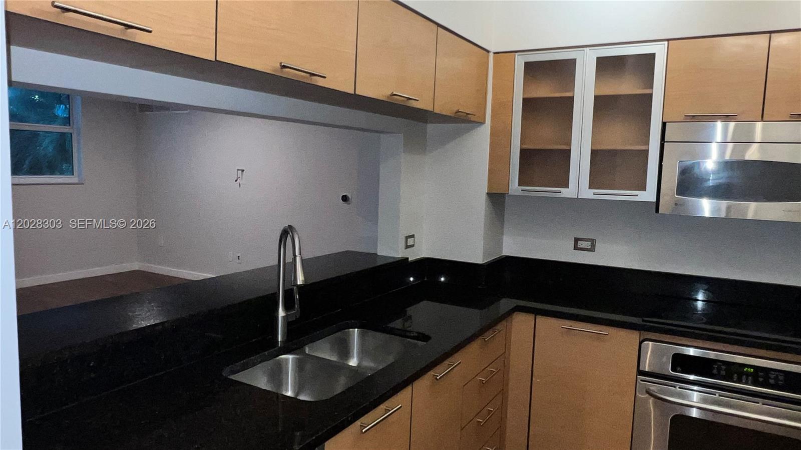 31 SE 5th St #411, Miami FL 33131