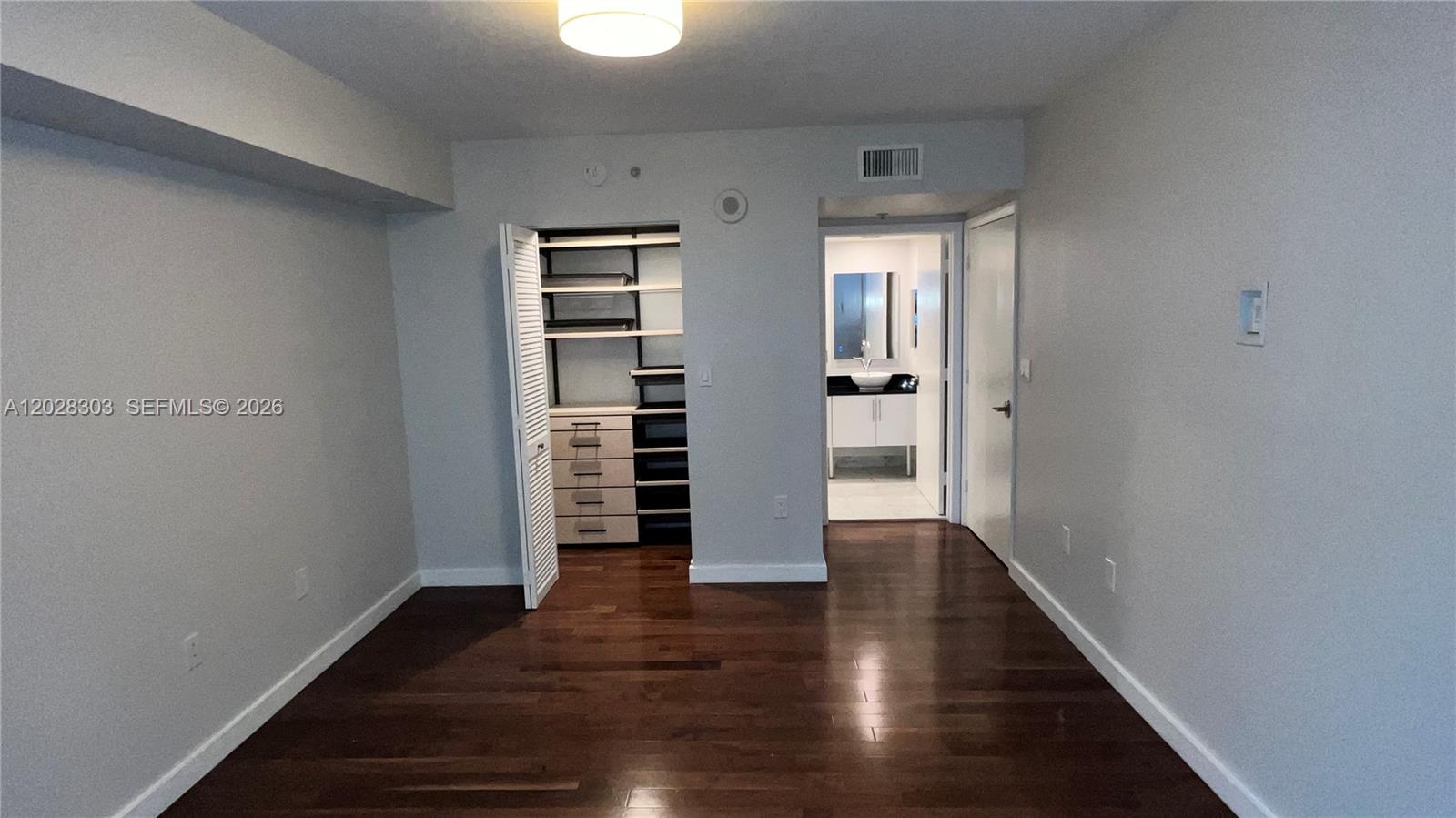 31 SE 5th St #411, Miami FL 33131