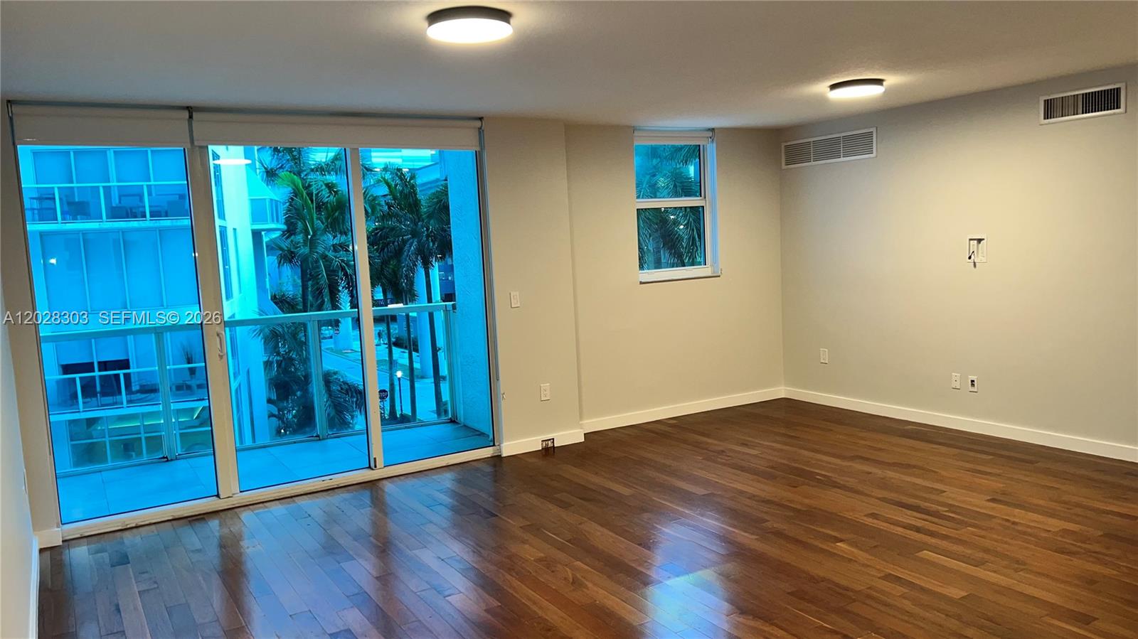 31 SE 5th St #411, Miami FL 33131
