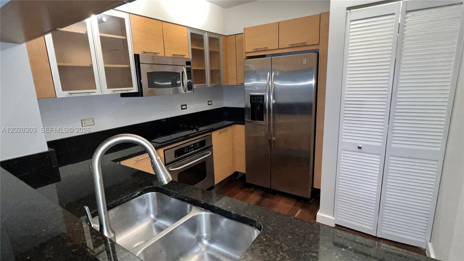 31 SE 5th St #411, Miami FL 33131