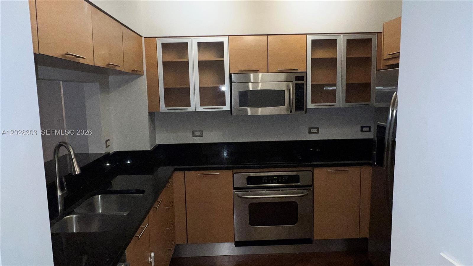 31 SE 5th St #411, Miami FL 33131