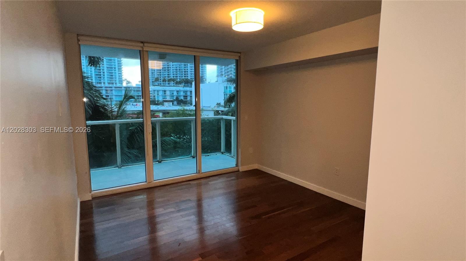 31 SE 5th St #411, Miami FL 33131