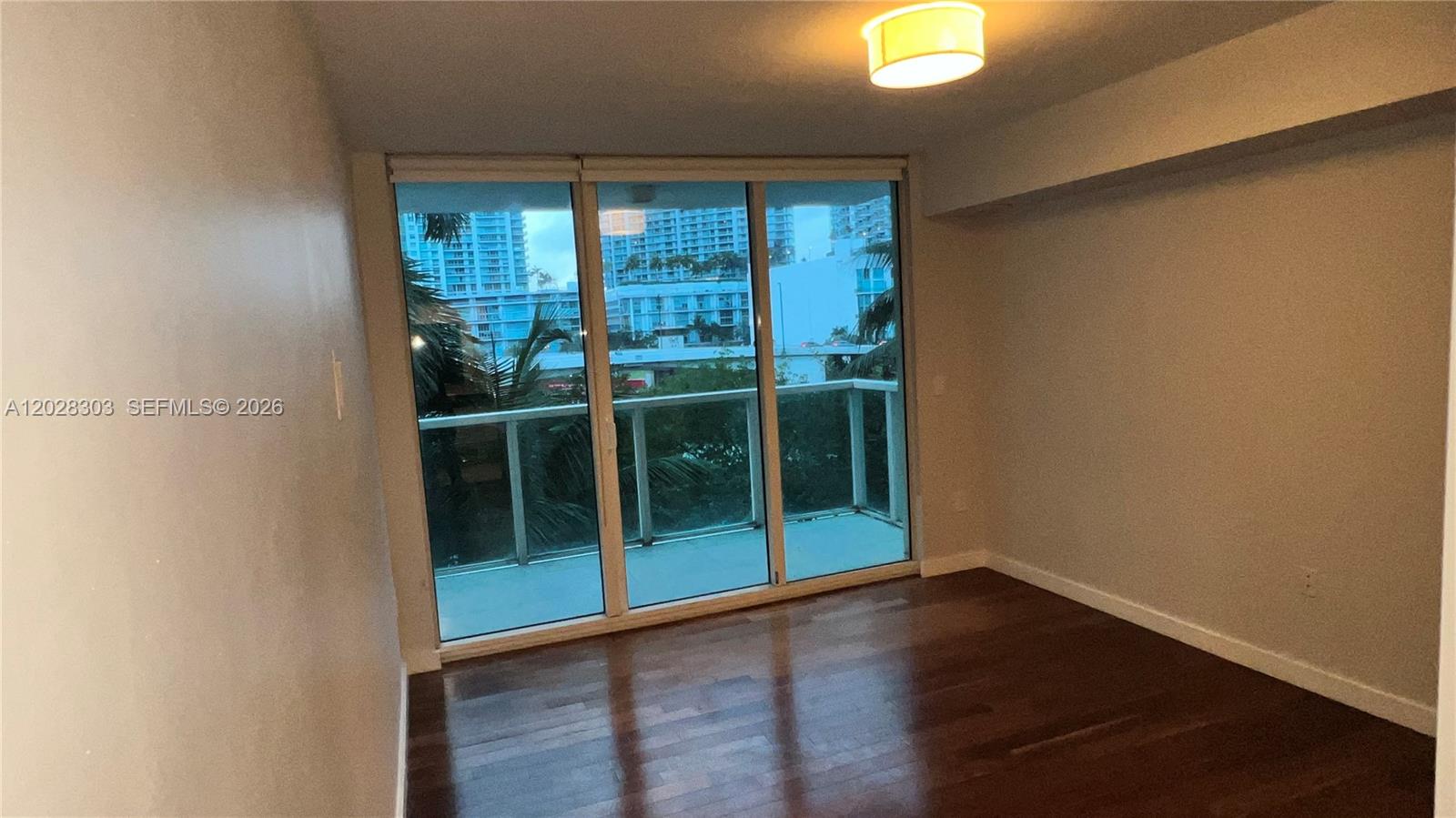 31 SE 5th St #411, Miami FL 33131