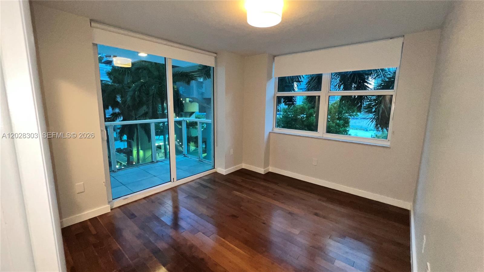 31 SE 5th St #411, Miami FL 33131