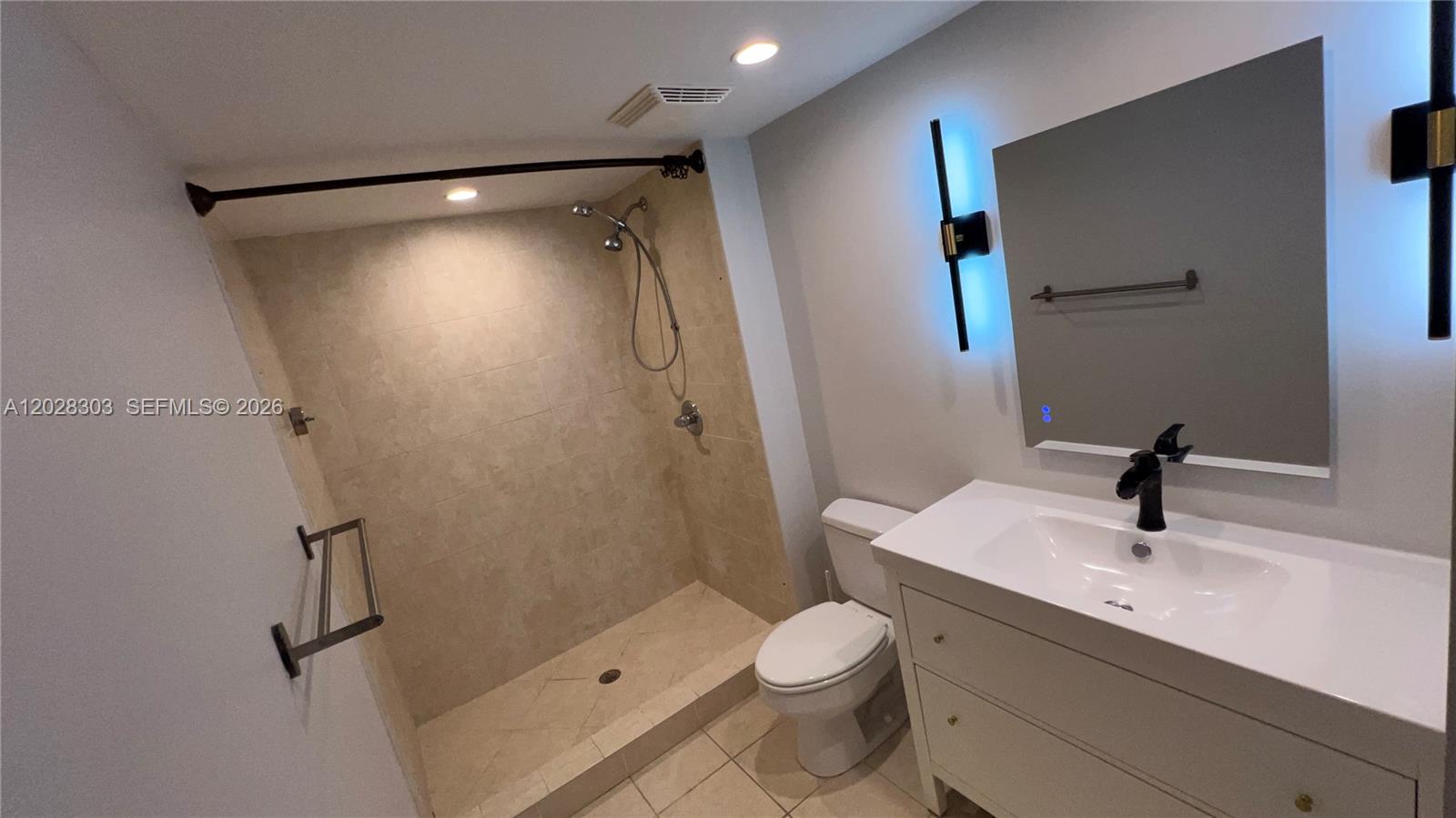 31 SE 5th St #411, Miami FL 33131