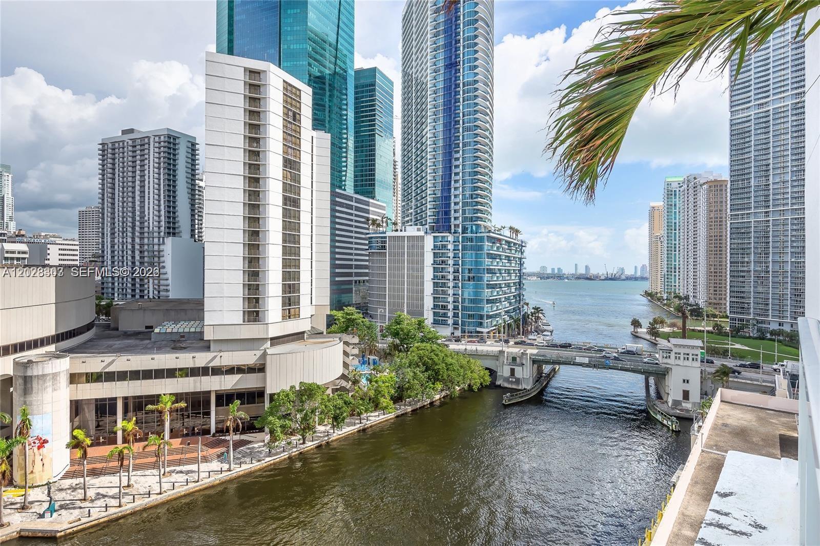 31 SE 5th St #411, Miami FL 33131