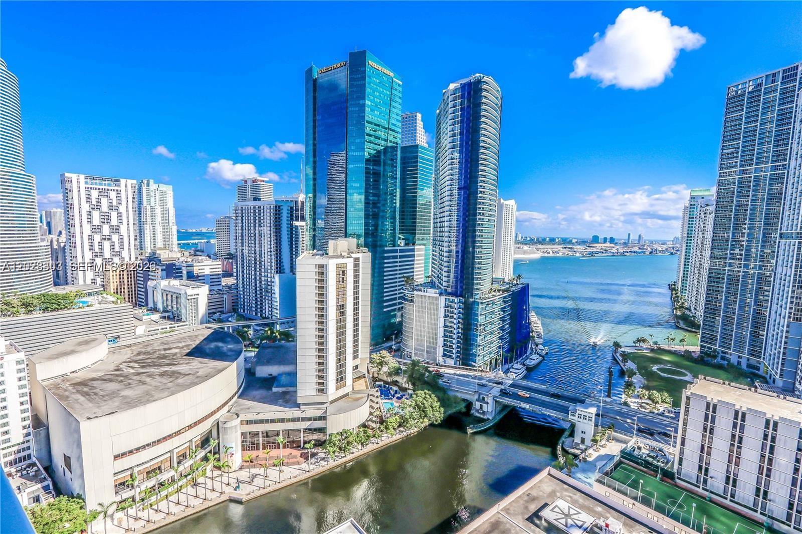 31 SE 5th St #411, Miami FL 33131