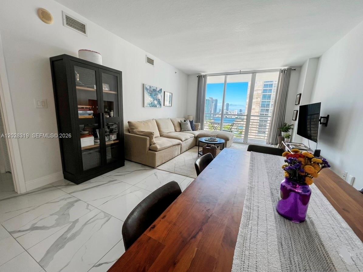 335 S Biscayne Blvd #3300, Miami FL 33131