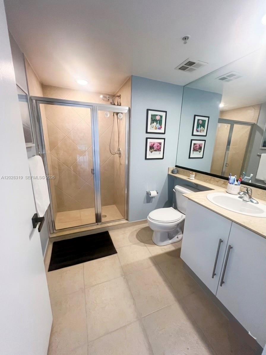 335 S Biscayne Blvd #3300, Miami FL 33131
